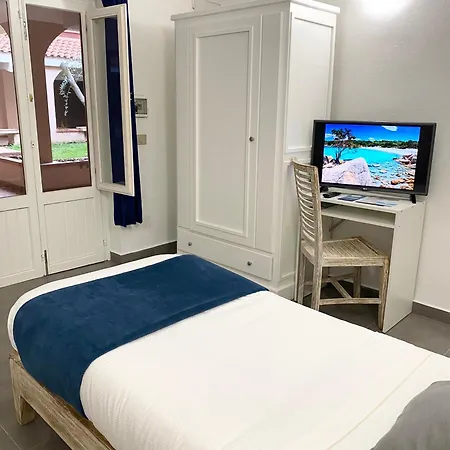 Cala Reale Marinella Guest house