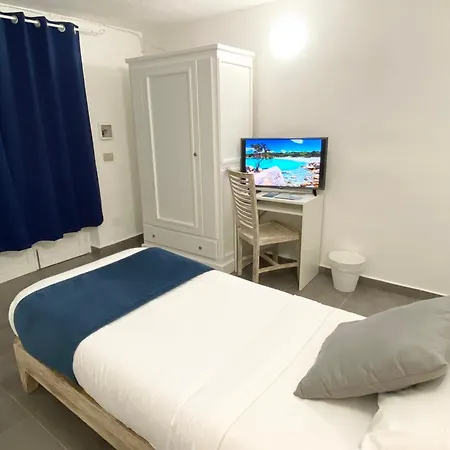 Cala Reale Marinella Guest house